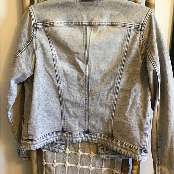 Stylish Gray Denim Jacket - Picture 4 of 4
